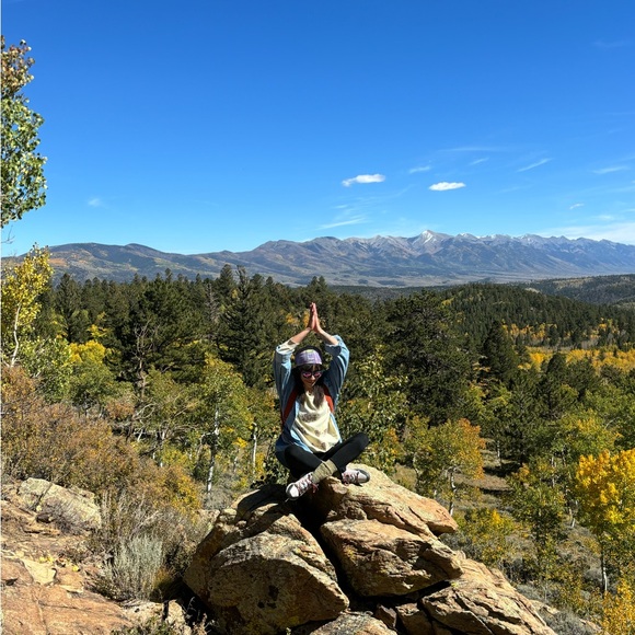 Meet your Posher, Naomi - Picture 1 of 6